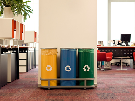 Au bureau, le tri sélectif des déchets