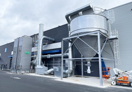 Site CHIMIREC Aulnay-sous-Bois, unité de fabrication de combustible de substitution énergétique (CSE). Équipement de gestion des COV, un piège à poussières et deux filtres à charbon actif.