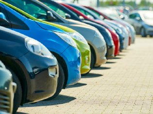 Ventes de voitures en France : chiffres, marques et motorisations préférées au premier semestre 2025
