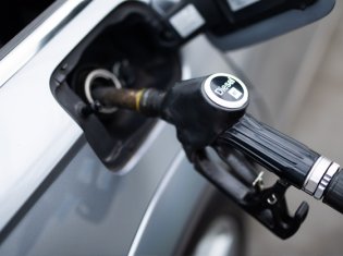 Comme une odeur de gasoil qui flotte dans l’air...